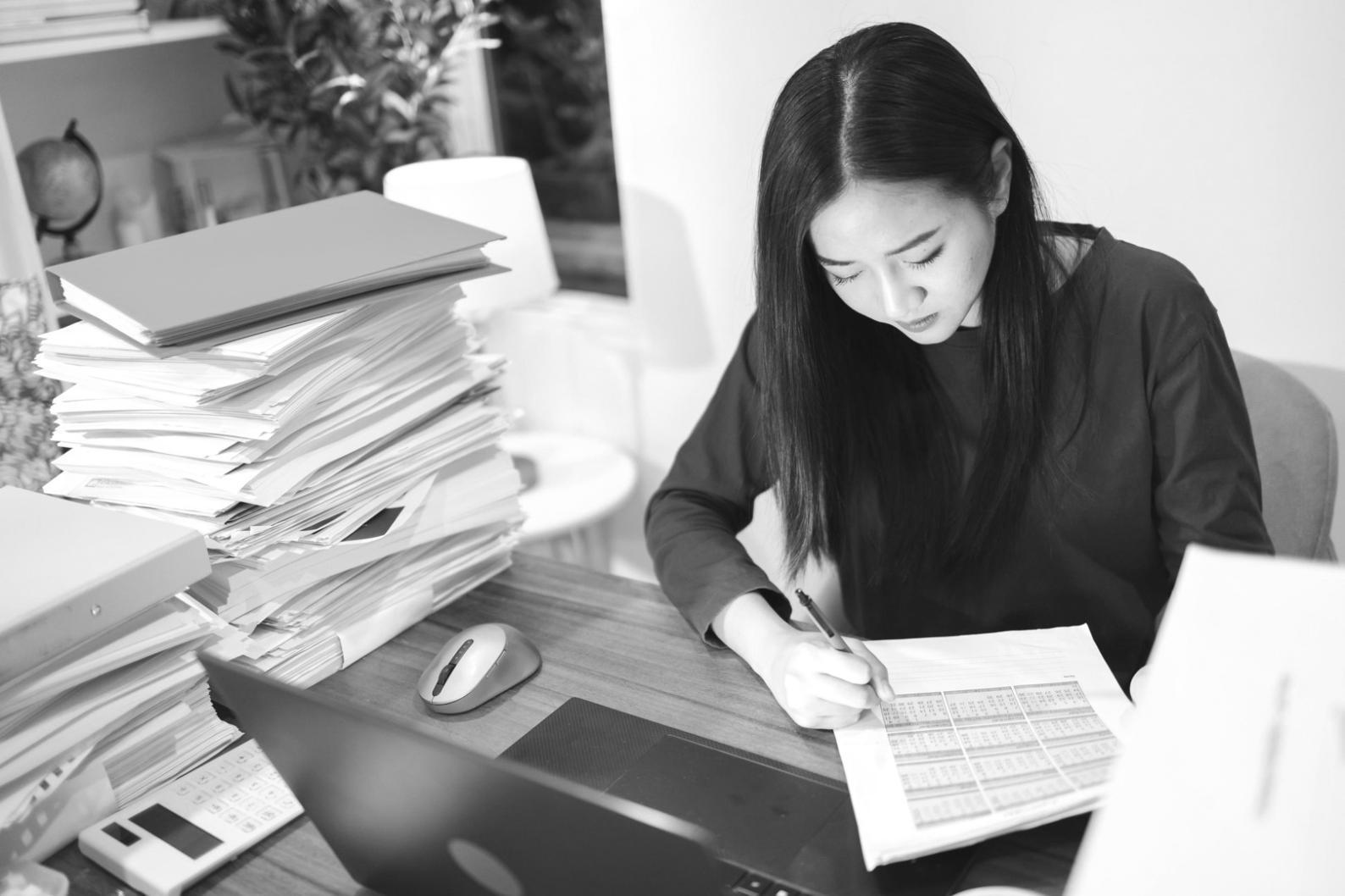 Session de travail collaboratif sur des prévisions budgétaires